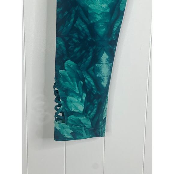 The North Face Green Tropical Cropped Active Wear Leggings Size XL - Picture 2 of 9